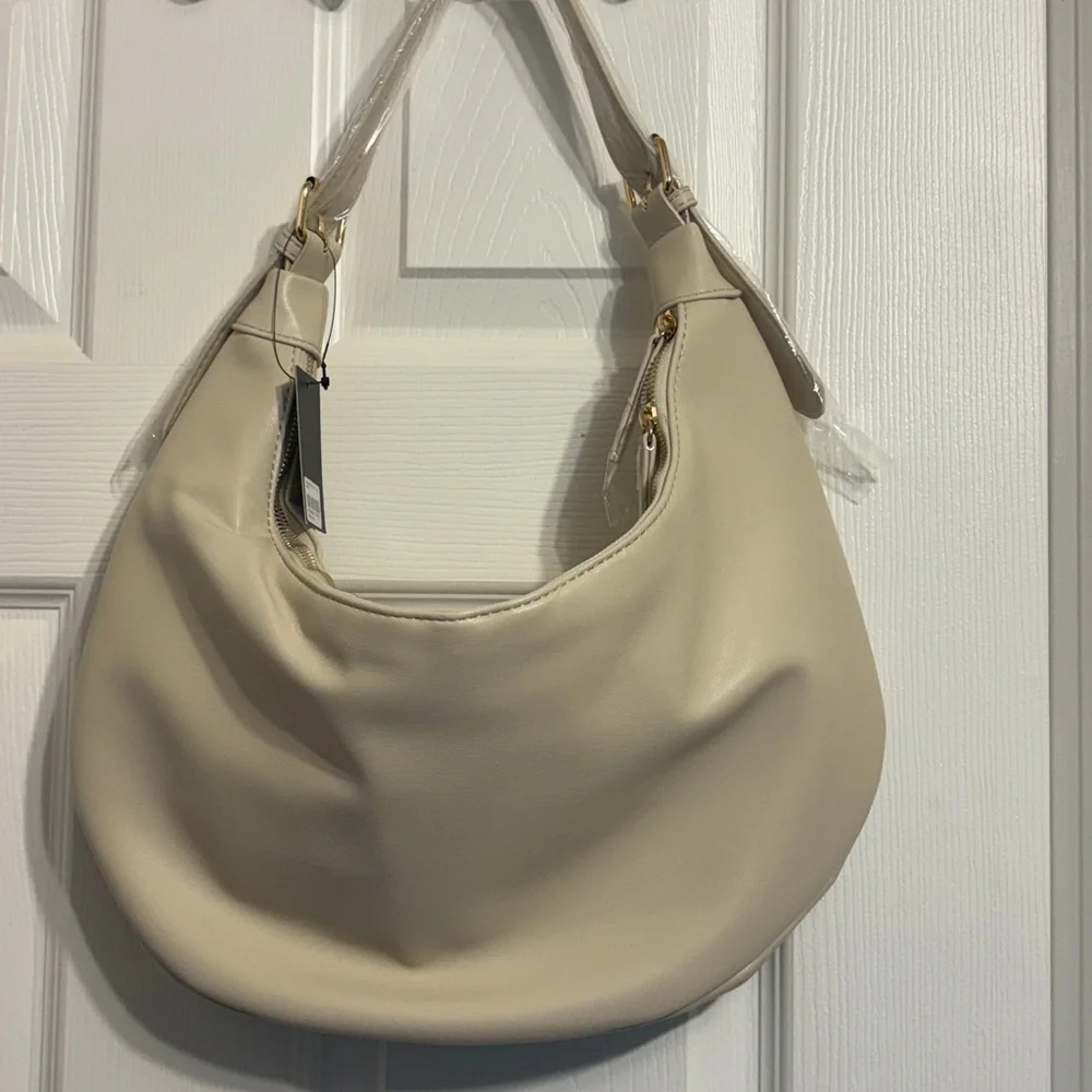NWT‎ Adorable Forever 21 Super Soft Vegan Leather Hobo Bag